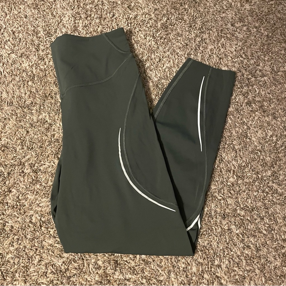 Lululemon Base Pace High-Rise Reflective Tights in Smoked Spruce - Picture 4 of 7